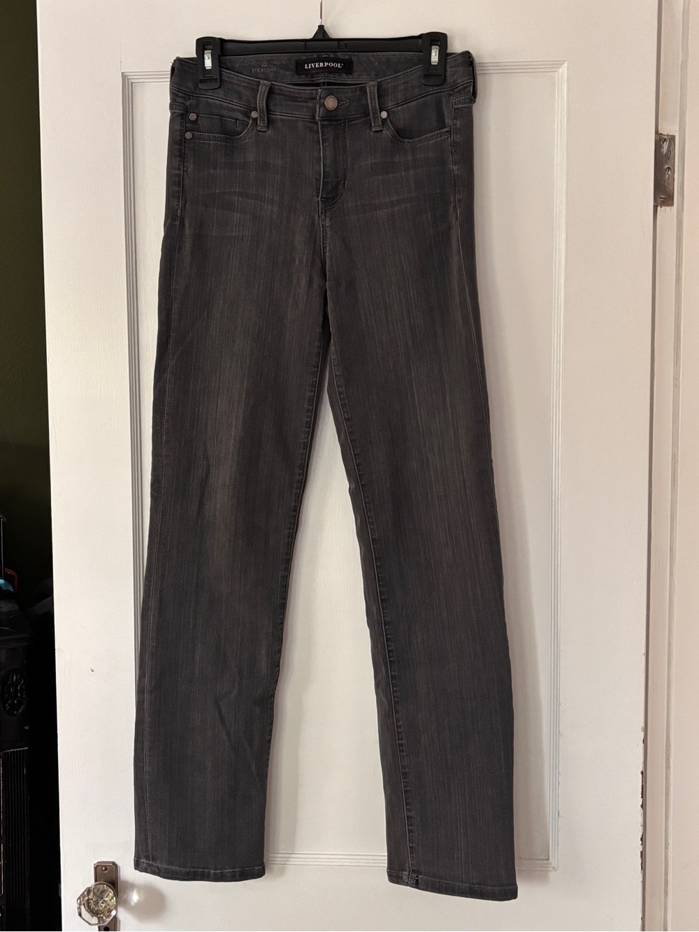 Liverpool The Straight Jeans in Meteorite wash (grey)